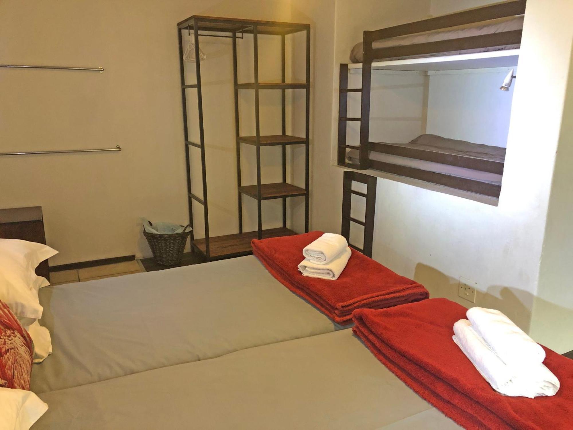 Hills And Dales Accommodation 란세리아 외부 사진