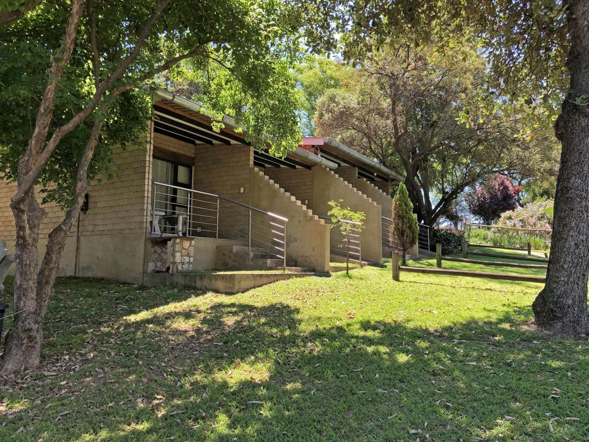 Hills And Dales Accommodation 란세리아 외부 사진