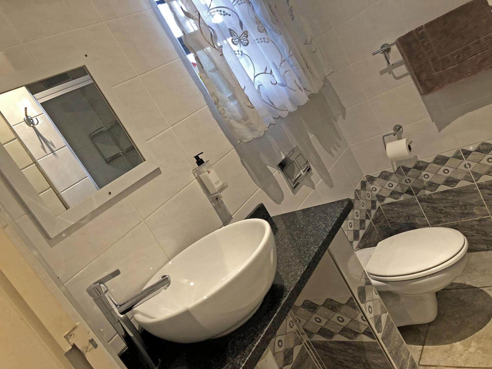 Hills And Dales Accommodation 란세리아 외부 사진
