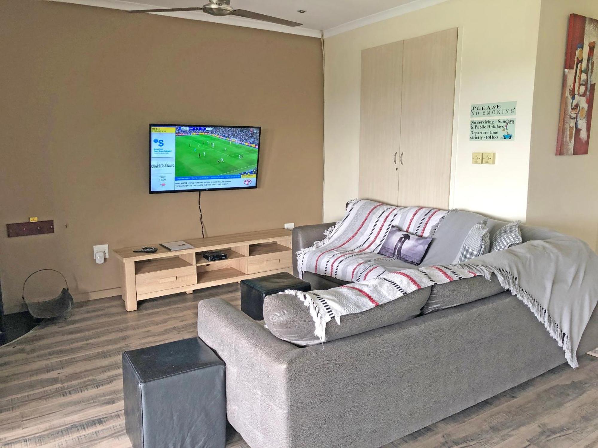 Hills And Dales Accommodation 란세리아 외부 사진