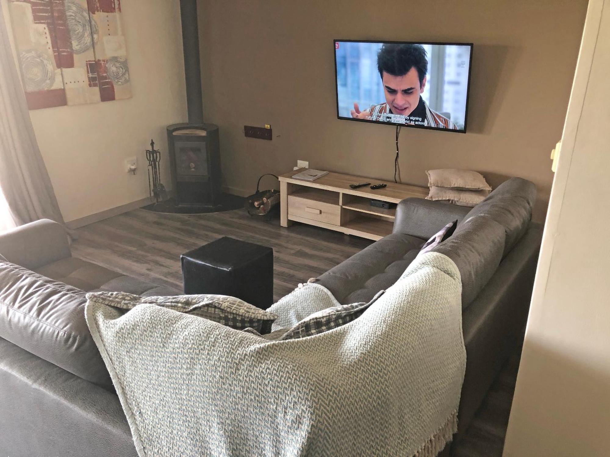 Hills And Dales Accommodation 란세리아 외부 사진