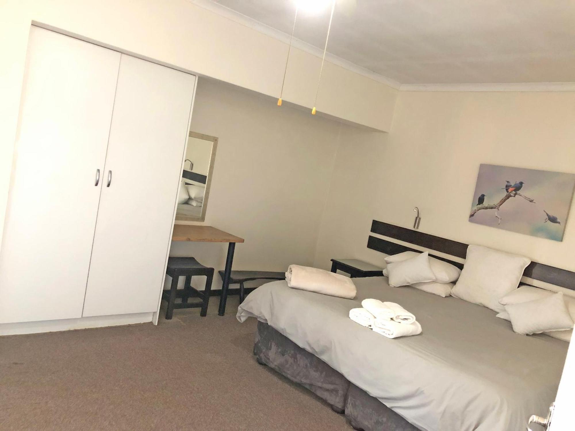 Hills And Dales Accommodation 란세리아 외부 사진