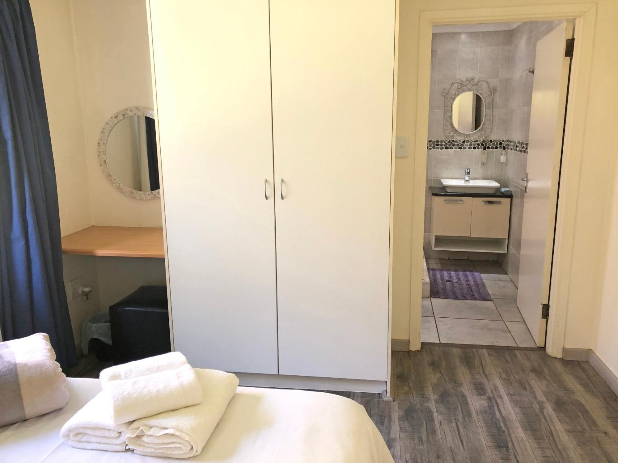 Hills And Dales Accommodation 란세리아 외부 사진
