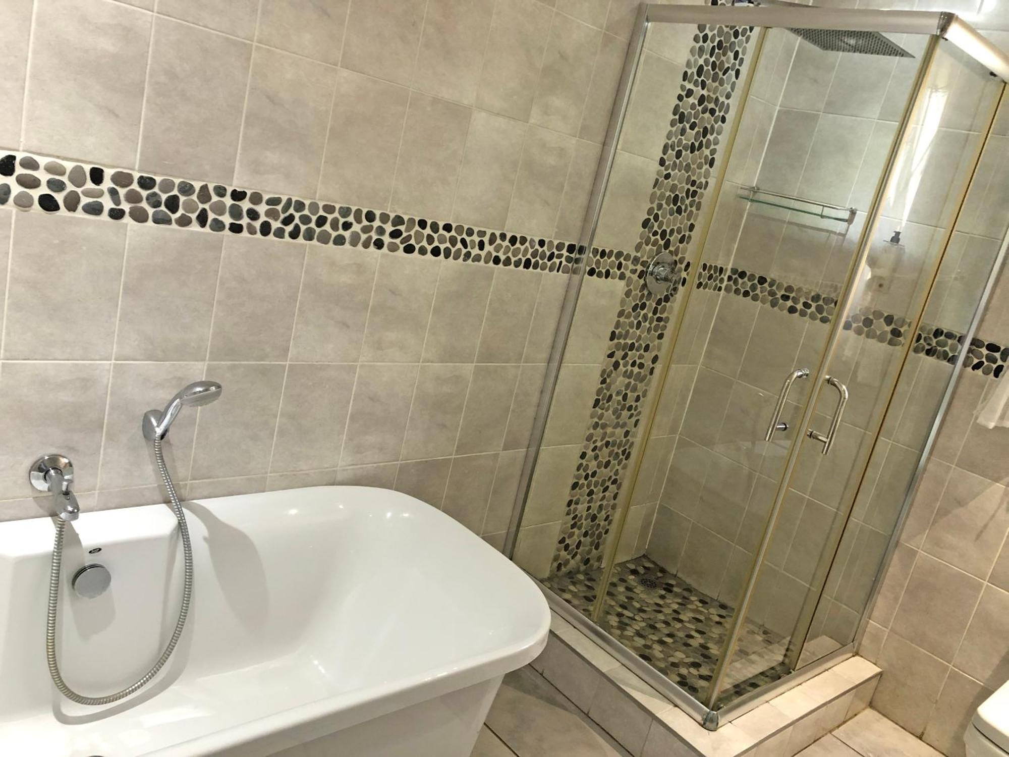 Hills And Dales Accommodation 란세리아 외부 사진
